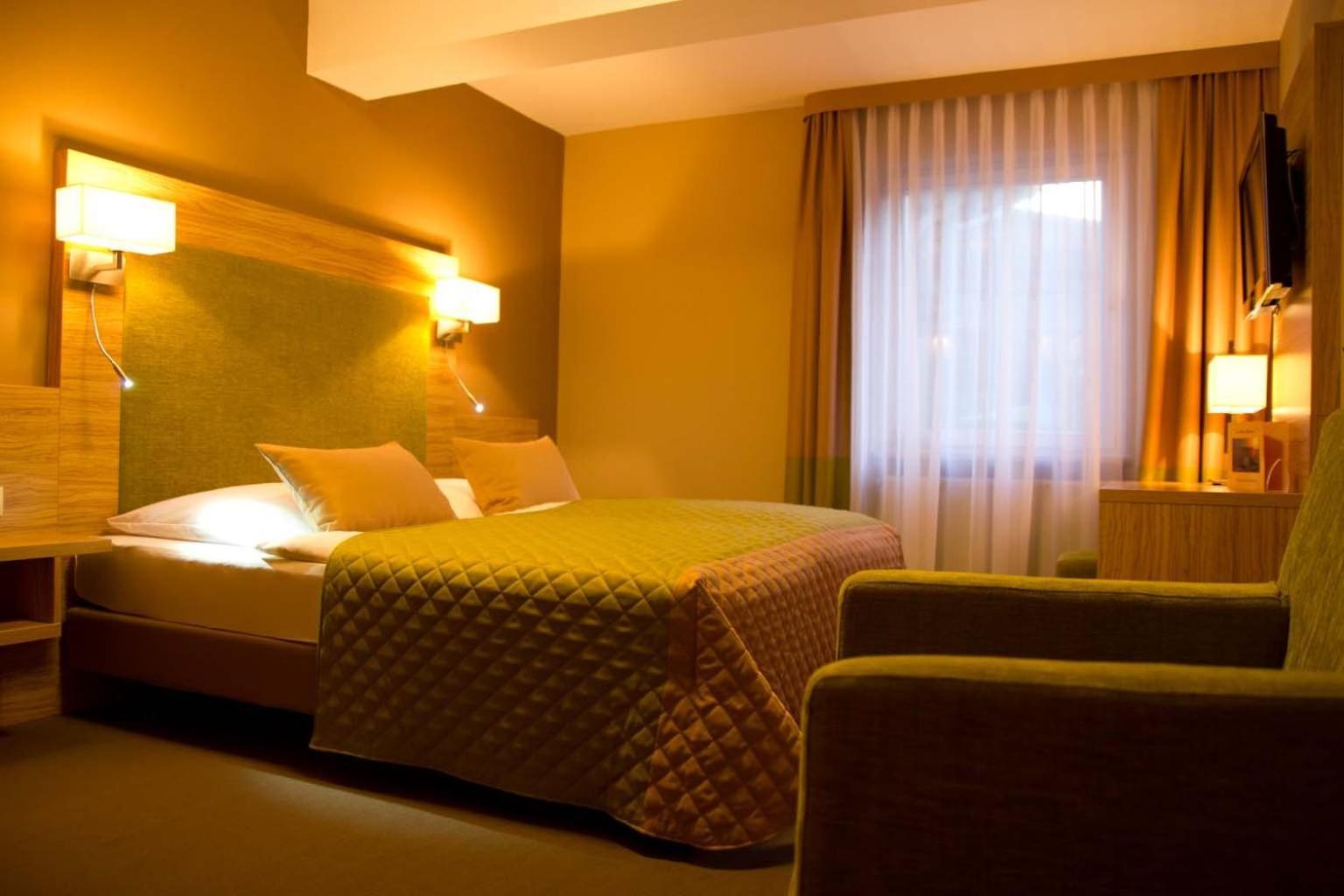 Altes Kurhaus Landhotel Trabelsdorf Екстер'єр фото